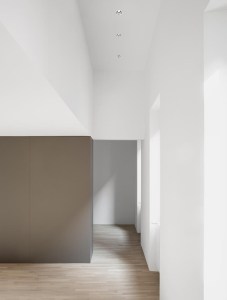 9570008-1